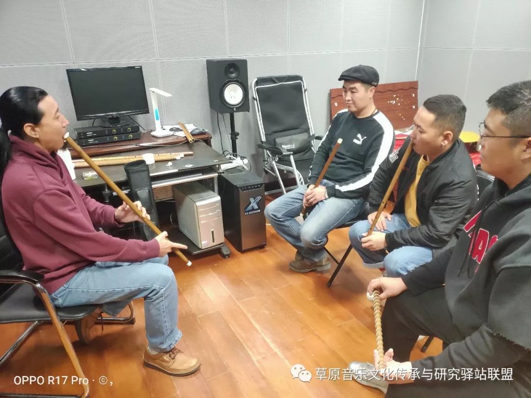赛汗尼亚老师口弦琴教学2019年10月26日下午,为期10天的安达民族音乐