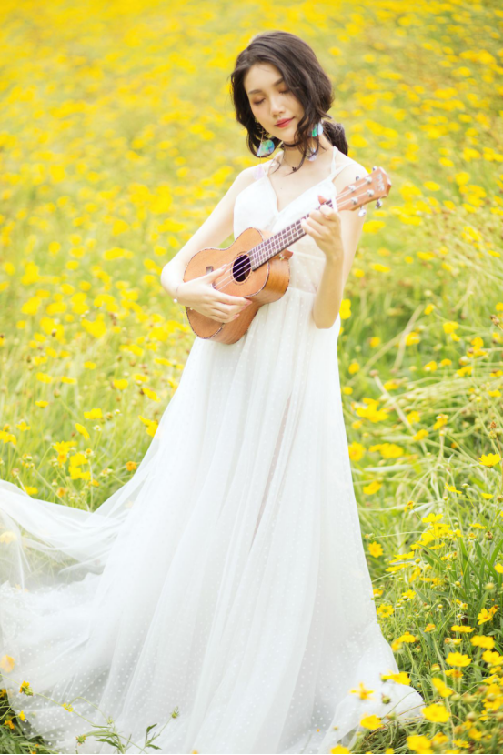 夏雨菲新歌失控上线唱尽异地恋的缠绵悲欢