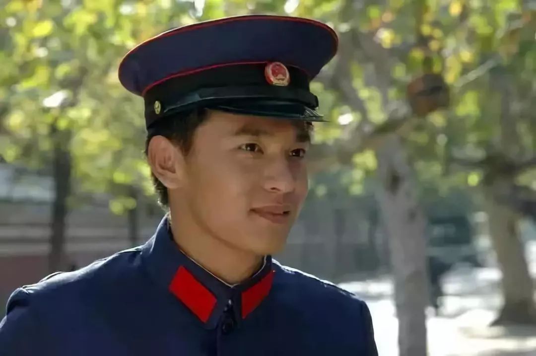 97式警服图片