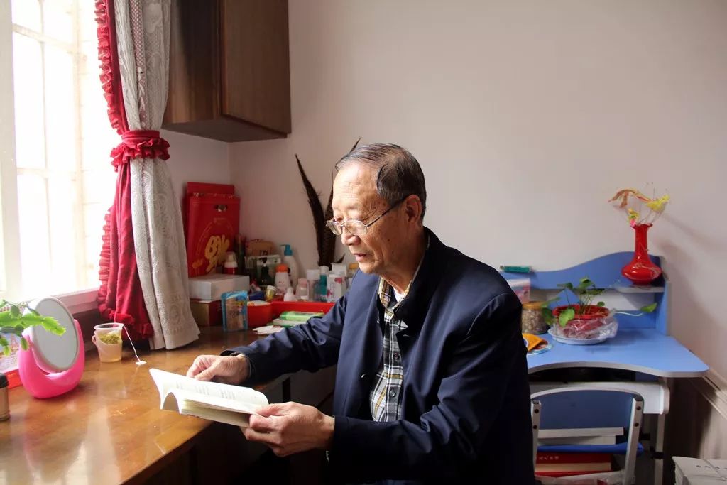 壮丽70年奋斗新时代退休老教师高长铁访谈旬阳的教育发展之路这样走过