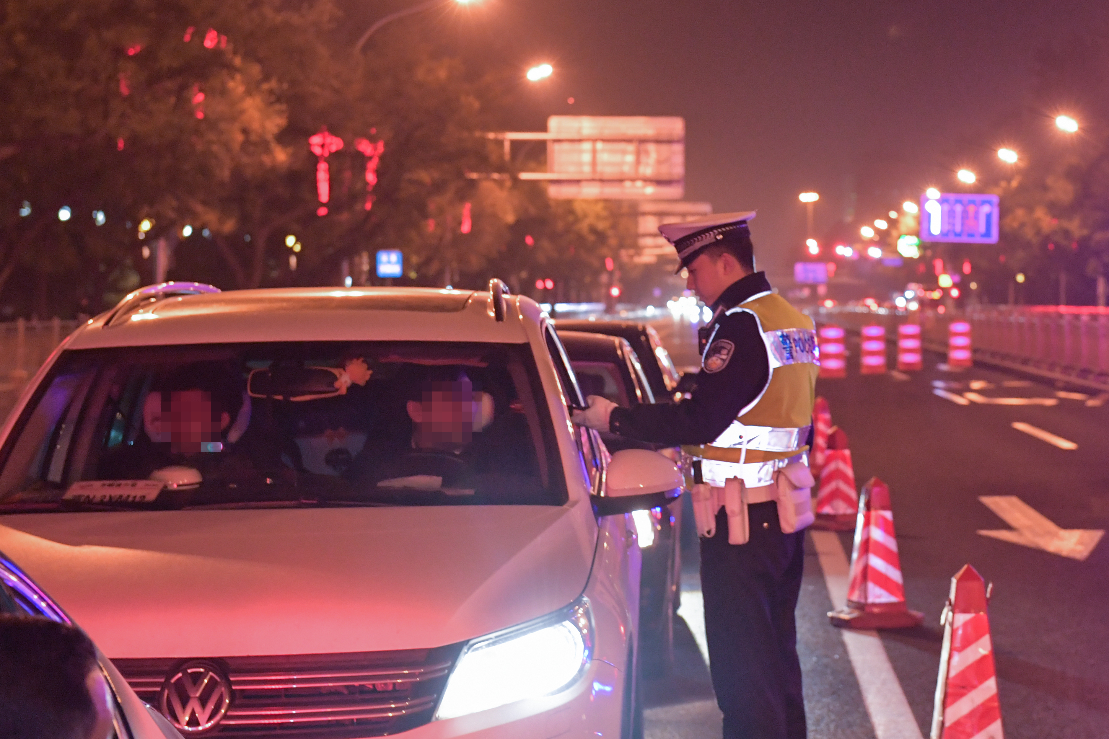 北京交警两周内查处365名醉司机