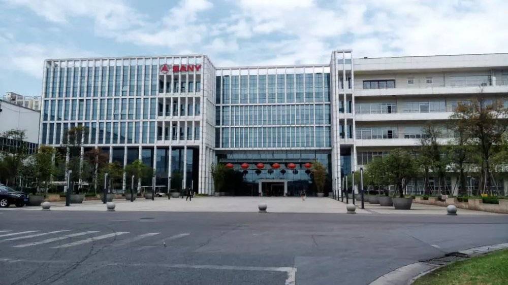 目前,湖南工程机械企业有4家(三一集团,中联重科,山河智能,湘电股份)