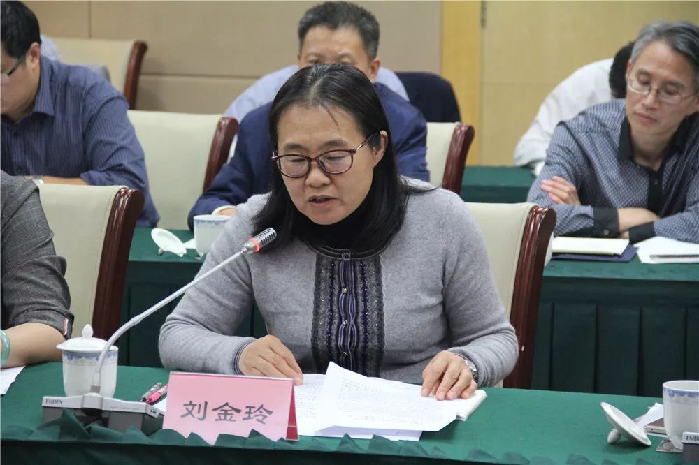 科长胡晔同志通报了我区贯彻落实《上海市生活垃圾管理条例》有关情况