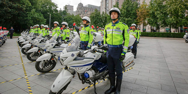 上海公安"铁骑队"正式亮相,守卫进博