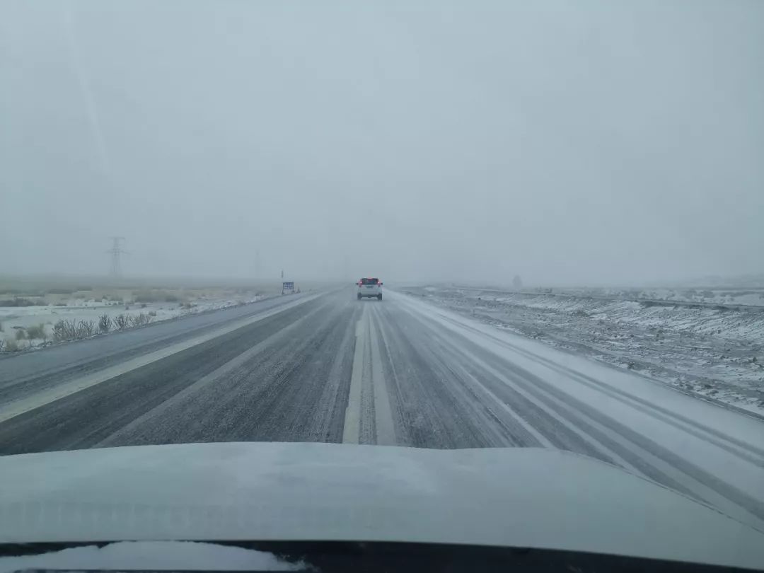 锡盟路况信息部分路段有积雪风吹雪白毛风天气能见度低