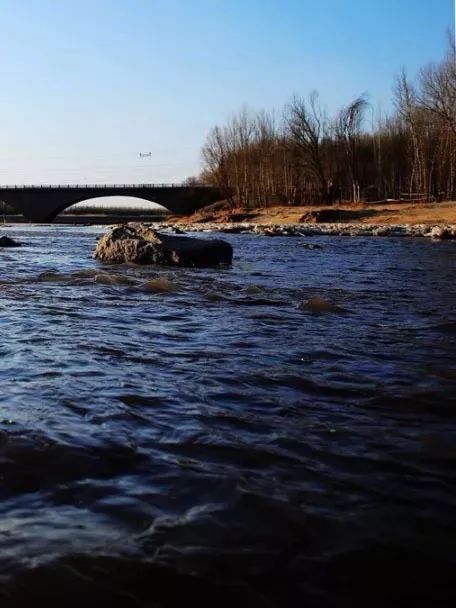 赤峰境内主要河流有老哈河和西拉沐沦河,两条河在翁牛特旗大兴乡东侧