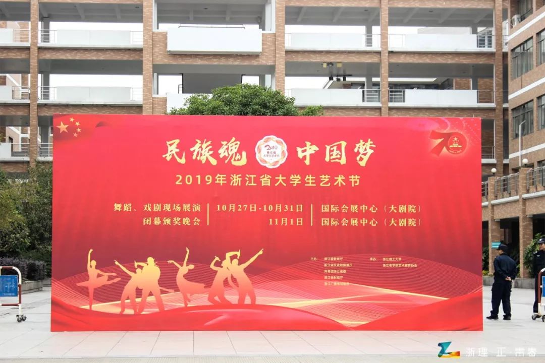 大艺节首日来一份新鲜出炉的大艺节首日快报