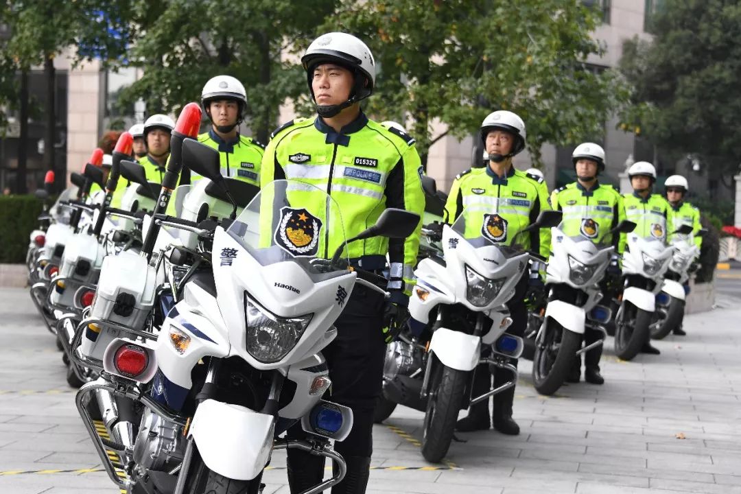 护航进博上海公安铁骑队正式亮相