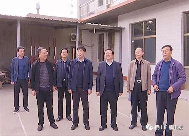 县委副书记白根虎,县委办主任杨成有陪同调研.