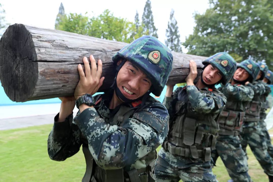 有第一就争被硬核武警哥哥圈粉了