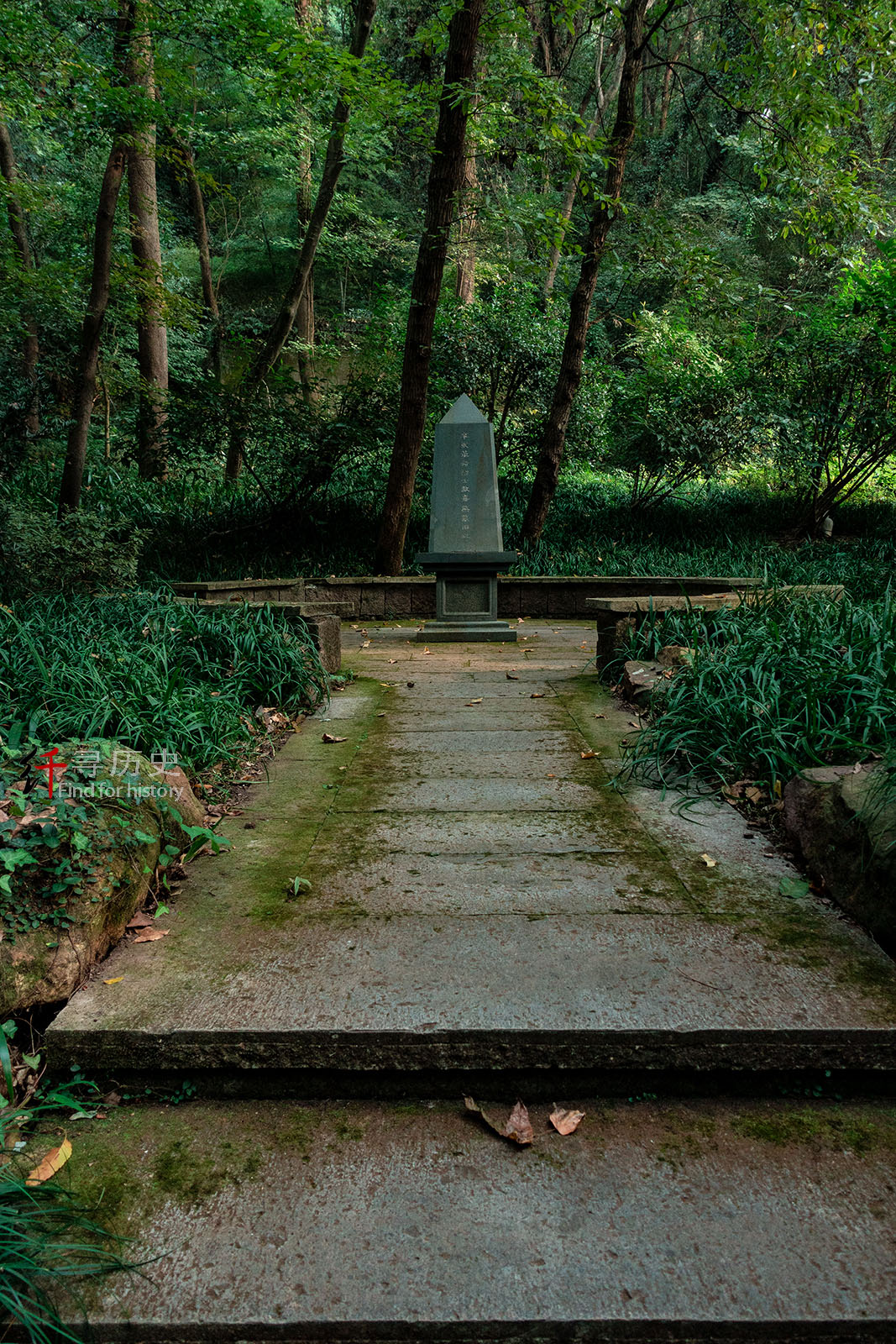 与岳飞墓为邻杭州栖霞岭上的辛亥革命烈士纪念碑