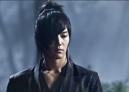 崔振赫20岁出道为家里还债 10年龙套生活超心酸 凭皇后的品格走红