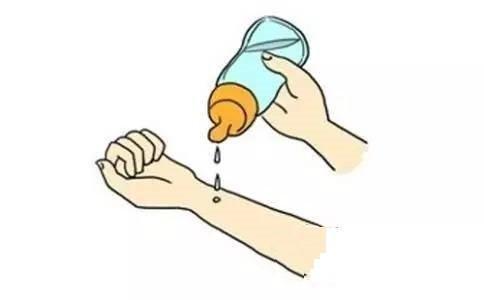 冲奶粉就是奶粉加水错冲奶粉的方法不对宝宝身体健康受影响