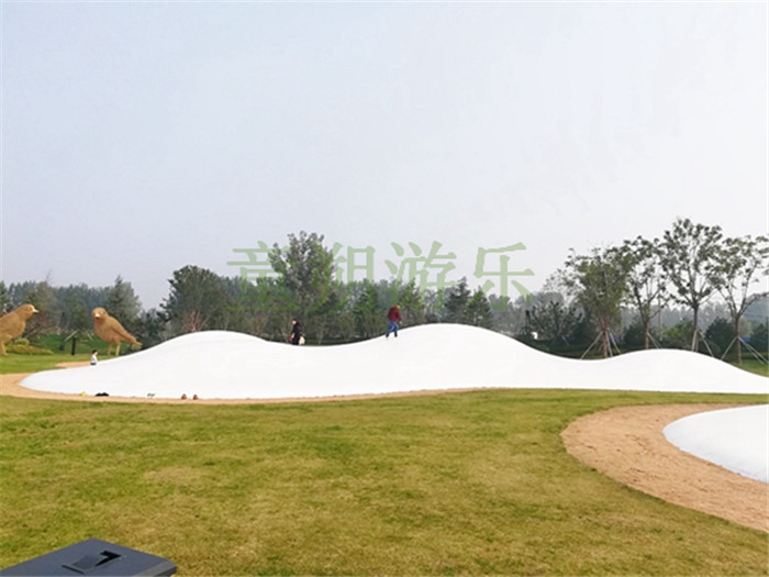 充气蹦蹦云游乐设备非常火爆