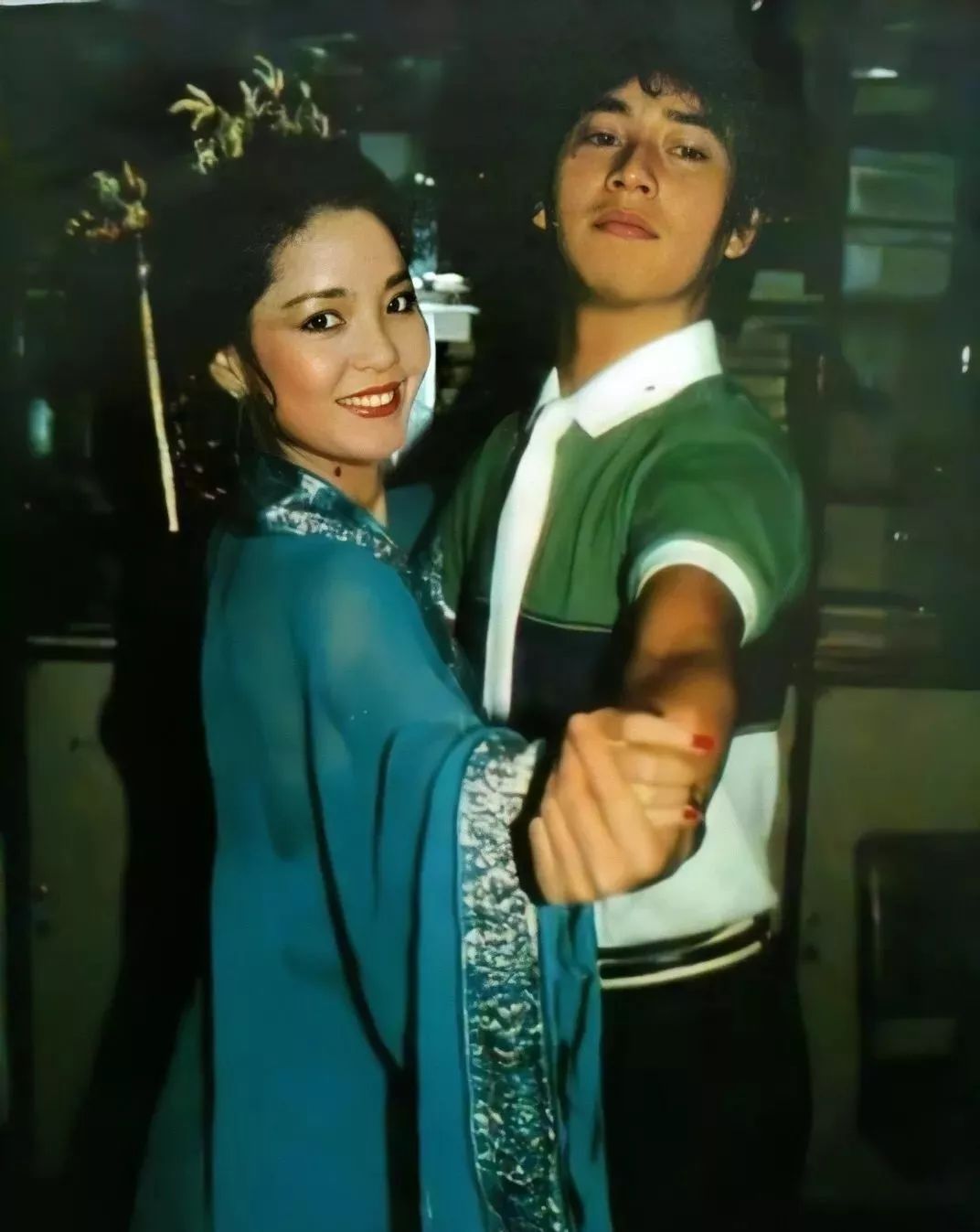 若是如此尽心尽责倒也罢了,林振发还懂得投其所好,邓丽君喜欢什么,他