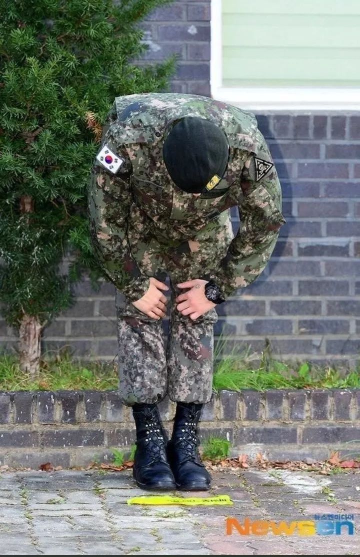 gd九十度鞠躬 一直礼仪满满