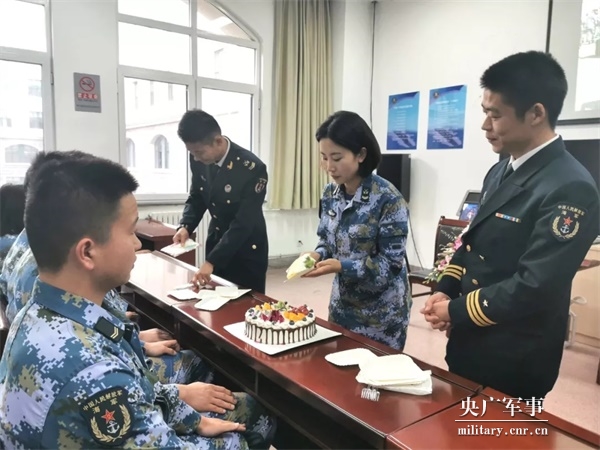新兵:像他们一样,我也可以成为英雄…_郭燕