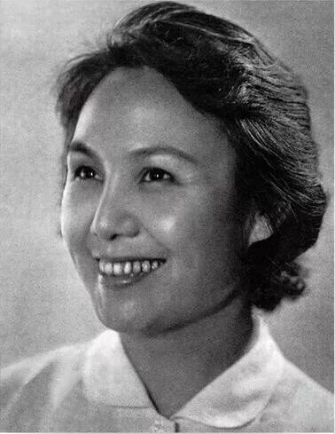 白杨祝福声远传千里春满人间霞满天