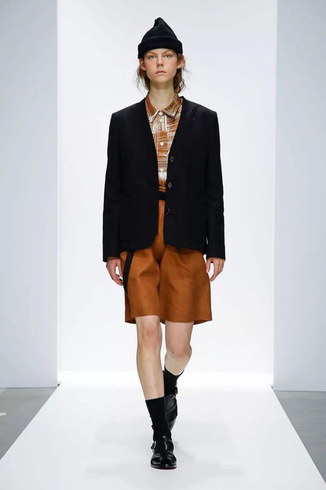 原创追寻布尔乔亚的足迹,酷女孩深秋都在穿的blazer!