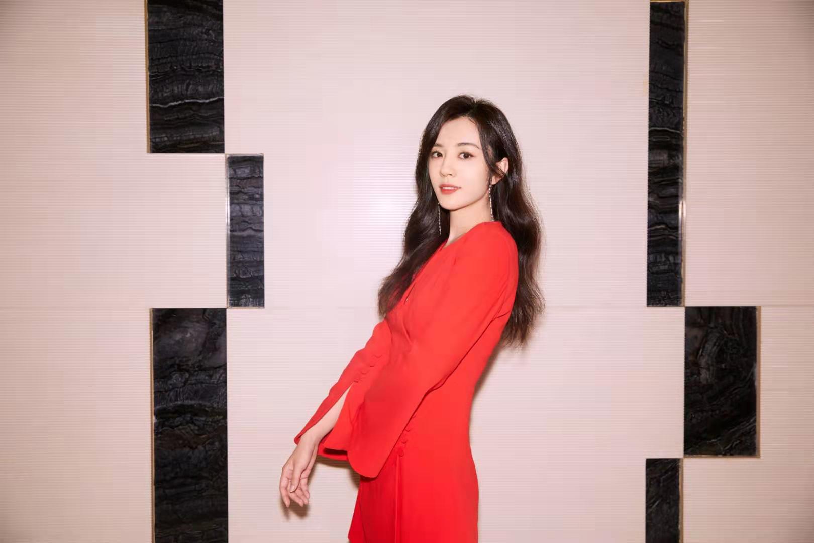 王晓晨初登跨界歌王深情献唱泪洒舞台