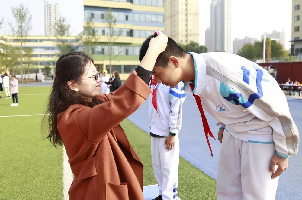 凌云赛秋风志高比灿阳定格北京市八一学校保定分校运动会的精彩瞬间