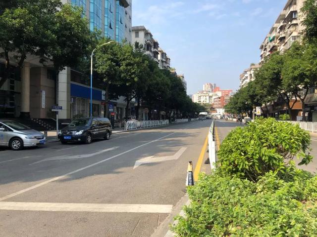 水荫四横路是一条呈东西走向的市政道路,连接广州大道与水荫路