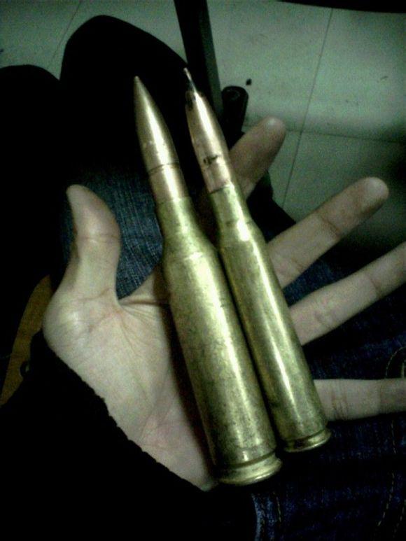 5毫米重机枪子弹和12.7毫米重机枪子弹的直观对比.