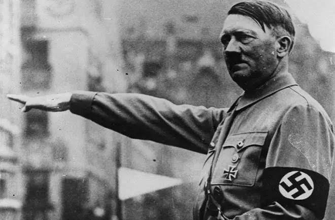 希特勒行纳粹礼图片