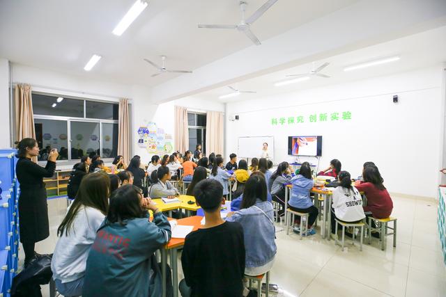 山东英才学院学前教育实验教学中心举办幼儿园3d打印笔应用讲座