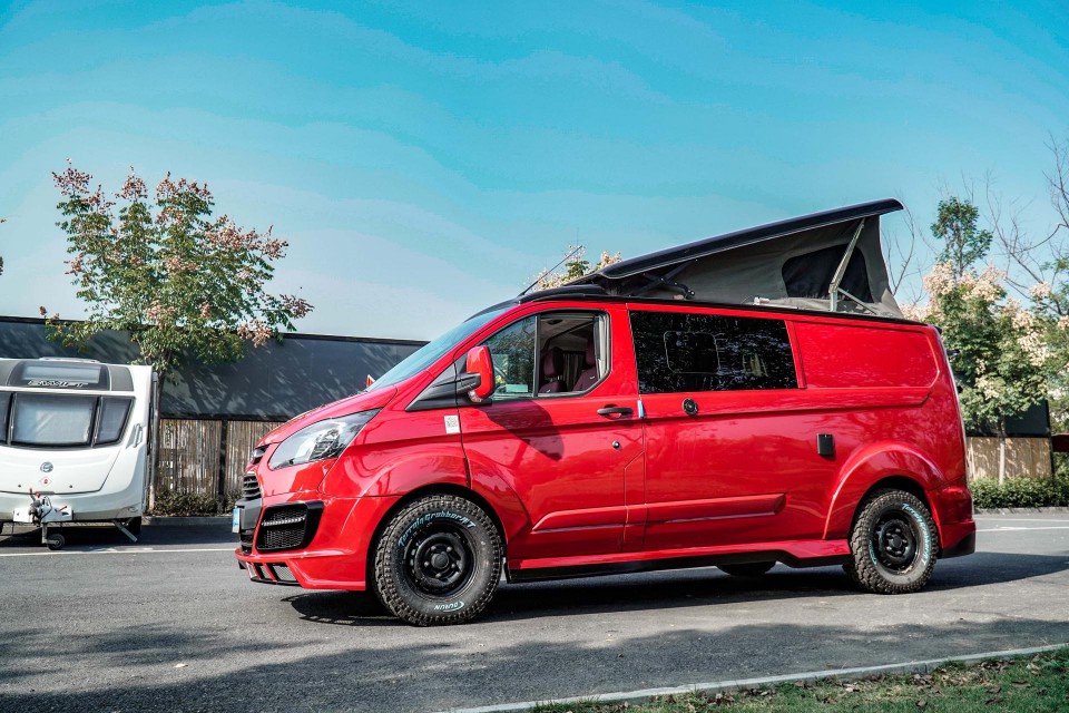 b型升顶前卫时尚蜗牛房车乔翔房车途睿欧旅行家闪靓亮相