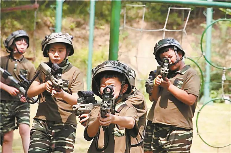 少年真人cs枪战只需40元每周六周日上午下午各一场