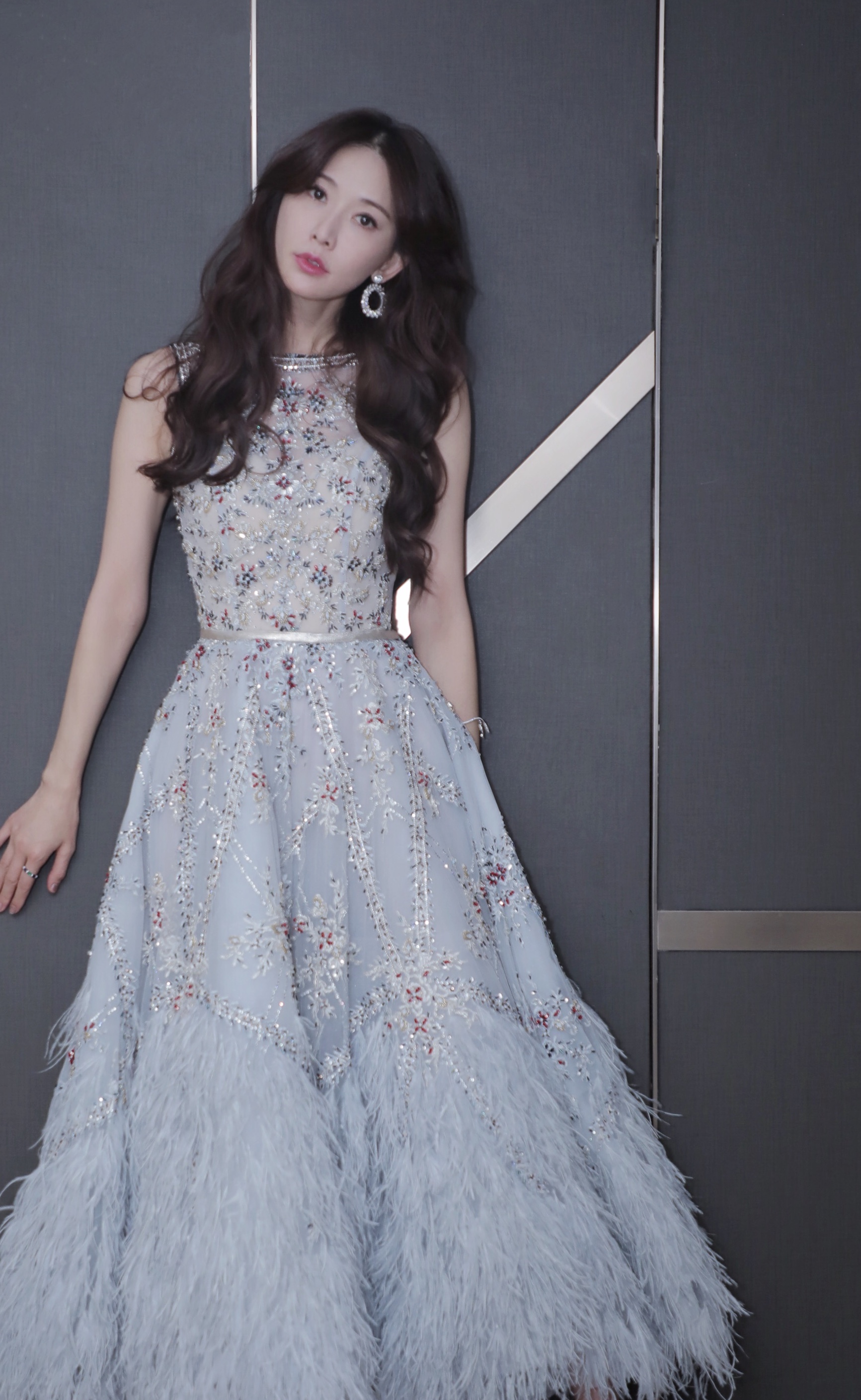 林志玲翎羽长裙飘飘 解锁华丽宫廷新风格