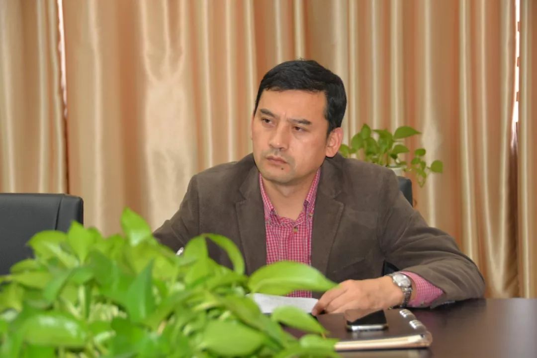 翠竹中学召开领导班子成员专题调研研讨_王建强