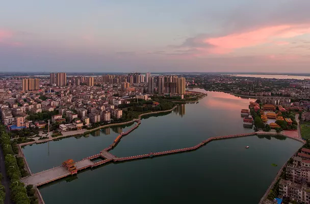 沅江是一座水上之城沅江市居洞庭之南,因水而生,面积2177平方公里,是