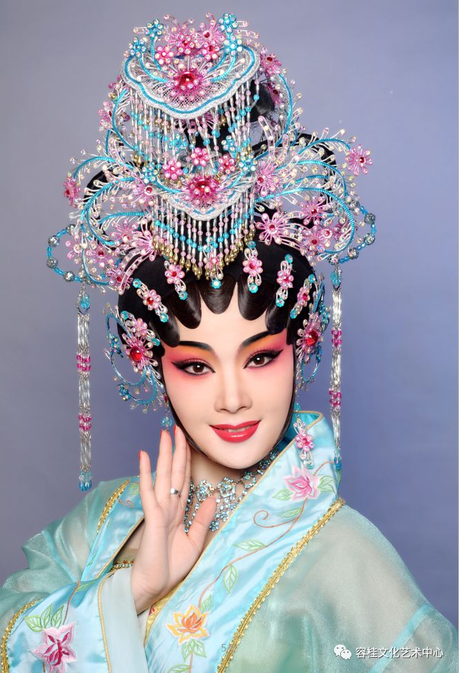 谭兰燕:饰演小秋红深圳市粤剧团优秀青年花旦,得著名粤剧表演艺术家