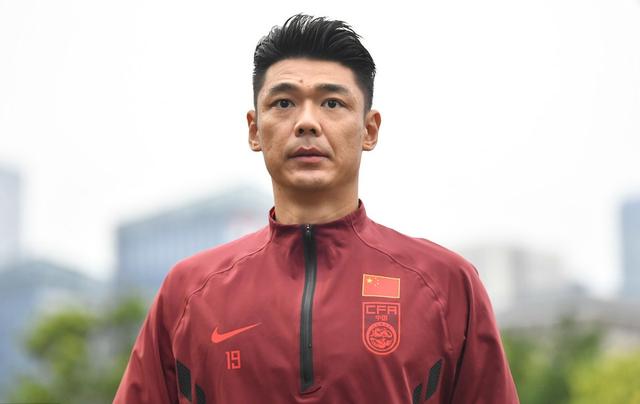 恒大的两粒丢球与曾诚有着或多或少的联系,比赛进行到2分钟,河南建业