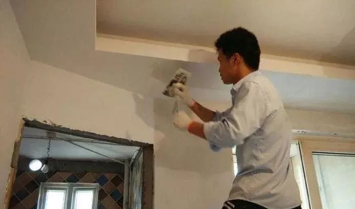 墙面刮腻子粉的步骤与操作要点