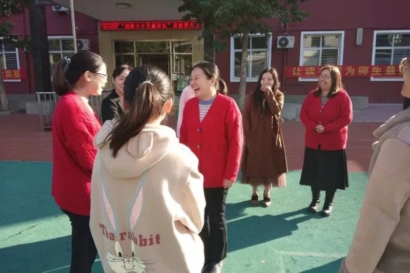 快乐运动凝聚力量剑桥小学开展教师趣味体育活动