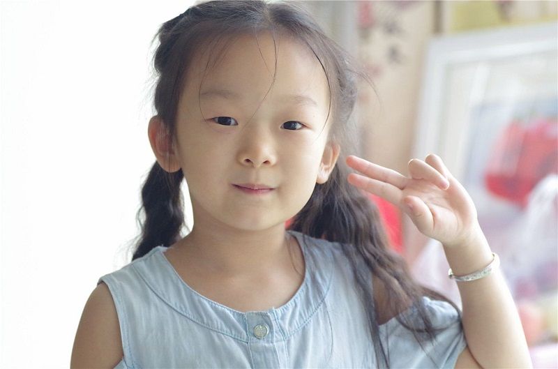 第四,一个人的脸型可能完全不是来自于自己的父母,也有可能是复制了