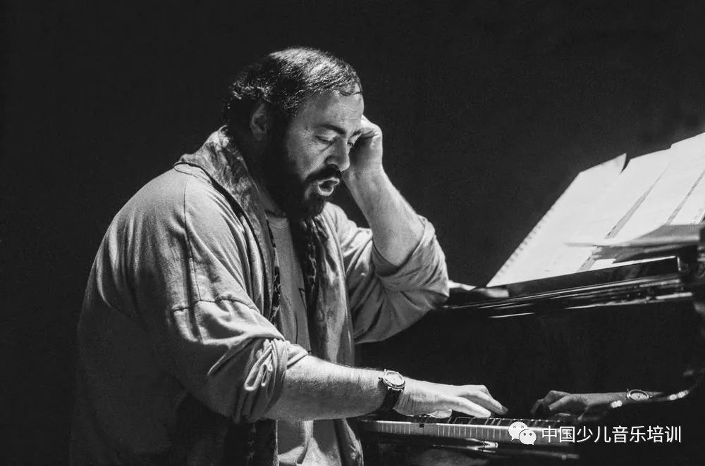 帕瓦罗蒂:"谁懂得呼吸的奥秘谁就懂得歌唱"_扩张