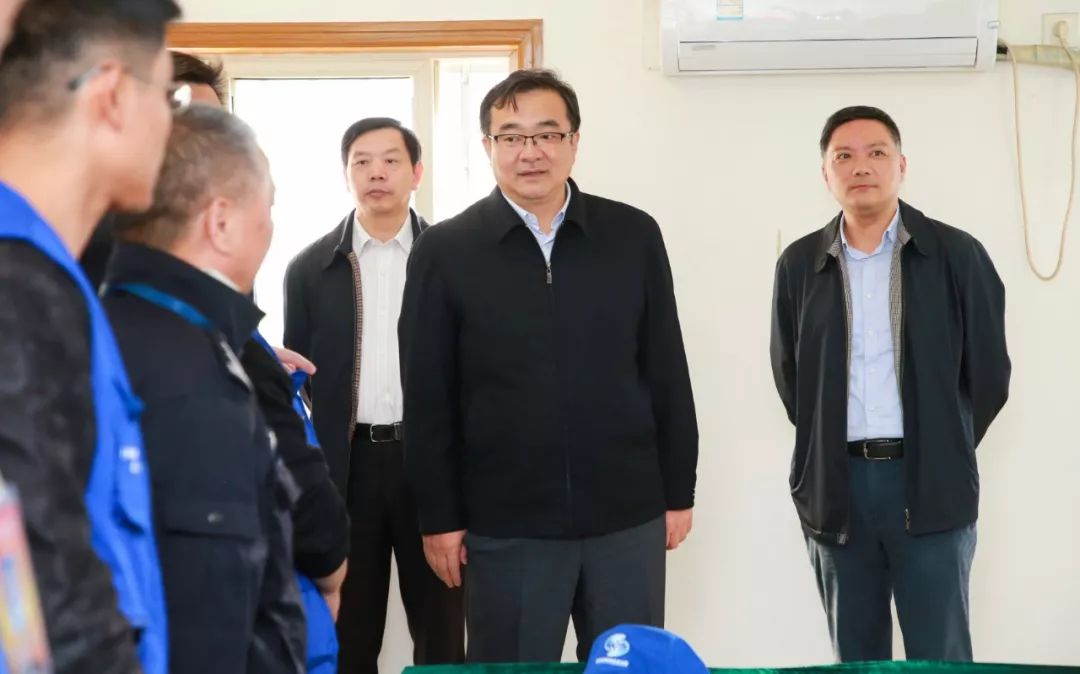 区领导王俊,徐文祥,蔡炳锋,薛宏,谢强,马景亮,杨青松参加会议.