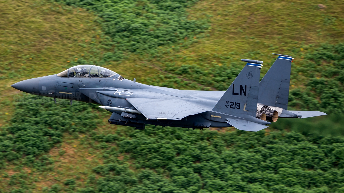 原创美空军f15e战斗轰炸机音速峡谷超低空突防名副其实的攻击鹰