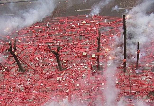 土豪的结婚现场就是不一样百万响的鞭炮5分钟后路烧成这样