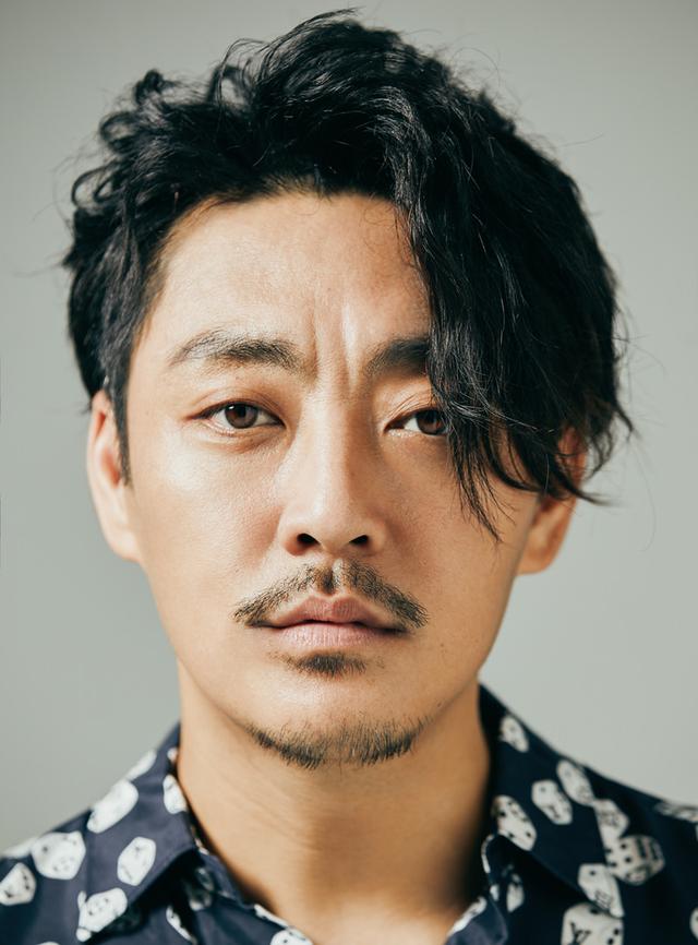 实力派演员赵达爆最新写真 剧中糙汉秒变时尚帅大叔