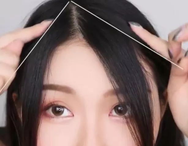 抖音同款最火网红八字刘海怎么剪方脸高颧骨女生秒变瓜子脸