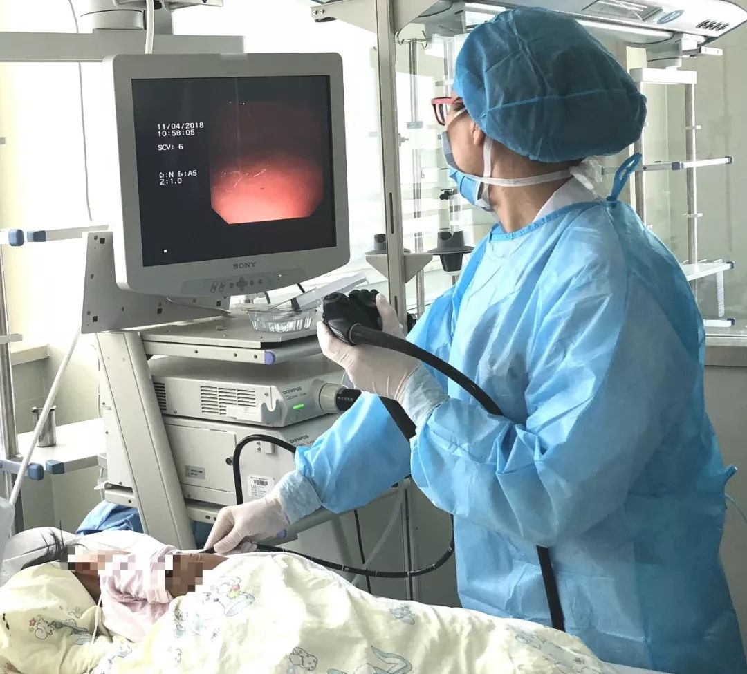 1月大早产宝宝进食呕血胃镜探查寻真凶