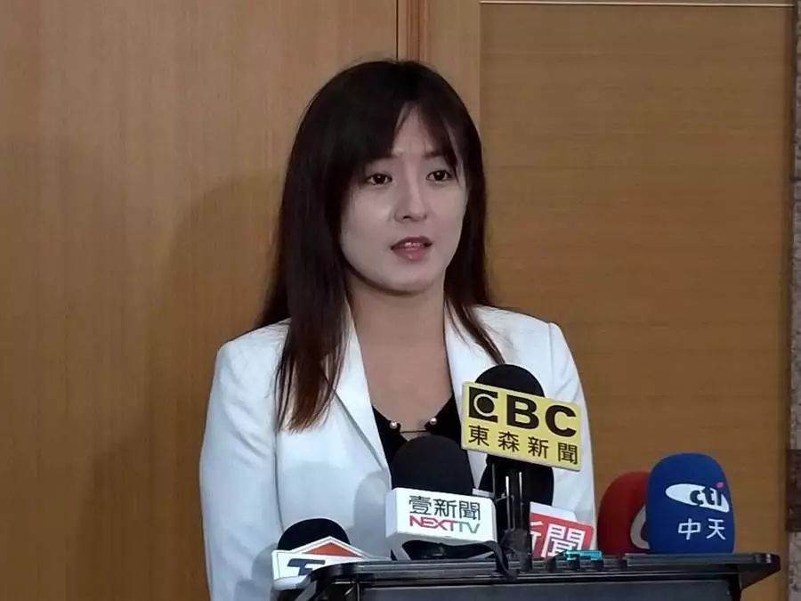 韩国瑜阵营发言人 何庭欢对此,韩阵营发言人何庭欢28日上午说,韩阵营