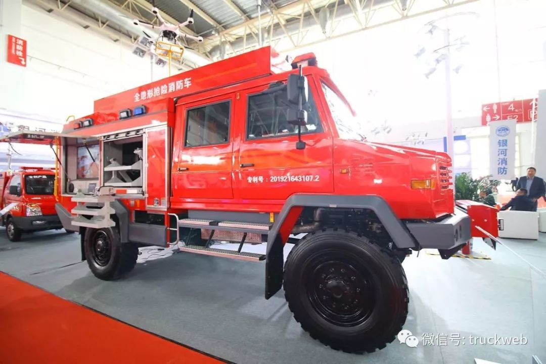 四轮独立悬挂越野性能出众陕汽长头4x4全地形底盘亮相2019消防展陕西