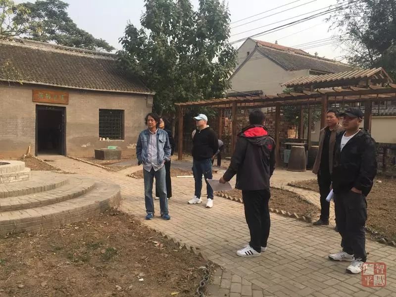 当天,在县广电台有关负责同志陪同下,央视《中国影像方志》导演袁军