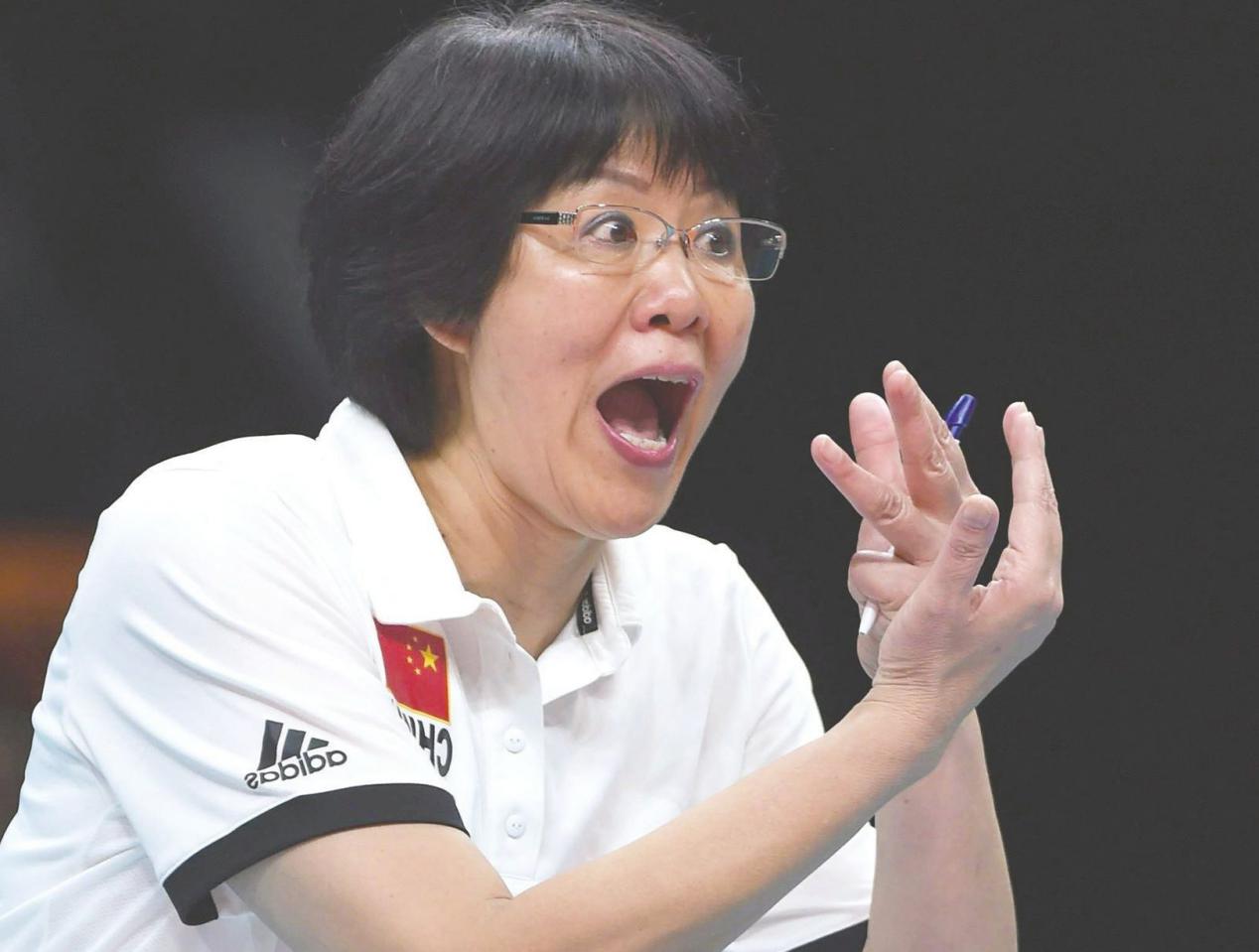 原创60岁郎平执教女排方法曝光,与队员交流用"暗语",拦网发红包!